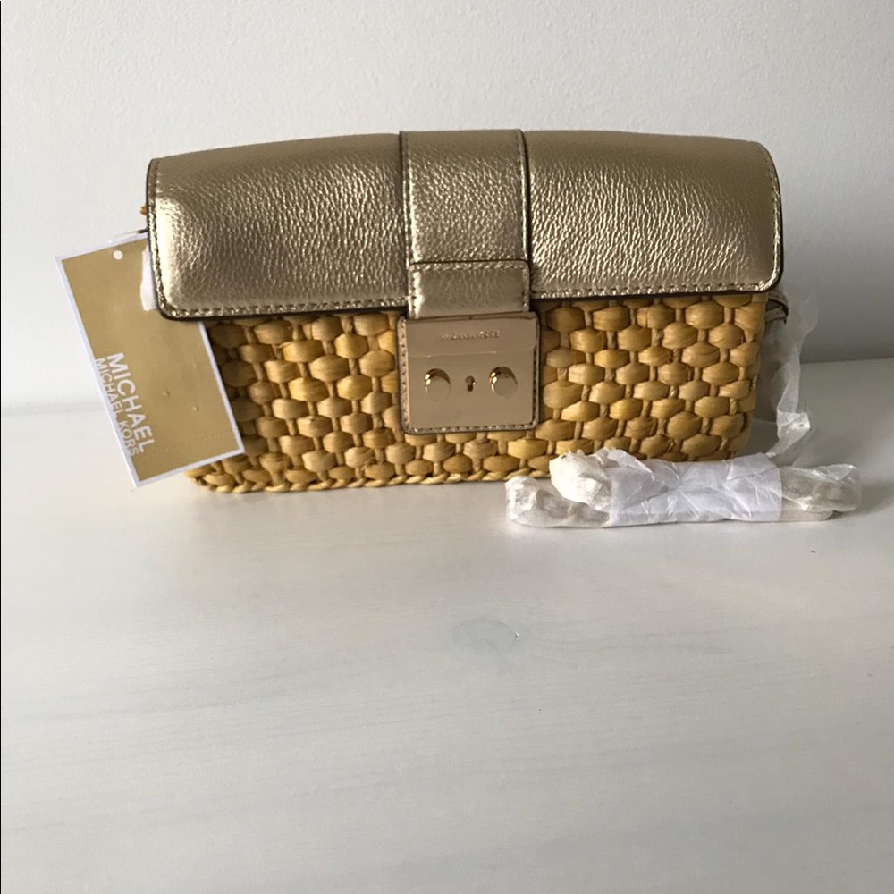 MICHAEL KORS STRAW GABRIELLA LARGE CLUTCH